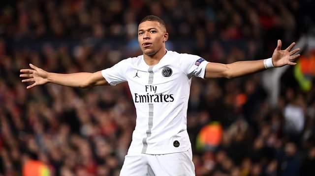 为欧洲杯预热，半决赛及决赛举办场地温布利球场进行无人机表演