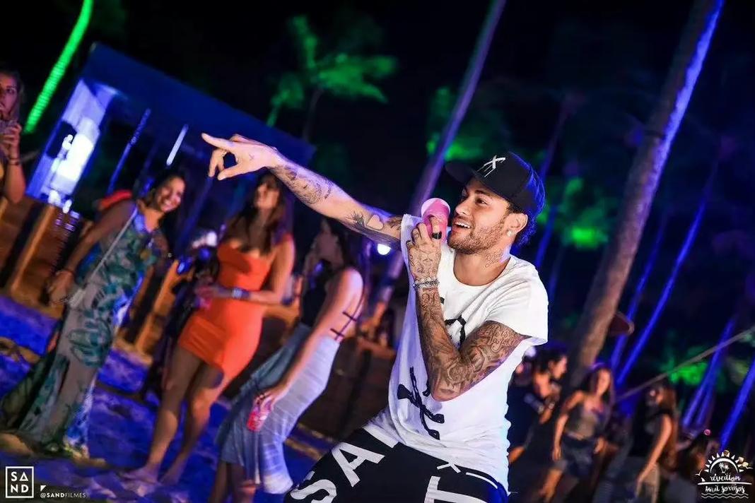 马竞与埃因霍温红白球衣有何区别？西蒙尼：你这是废话