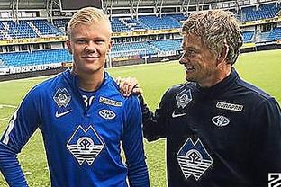 球队把对手三分线完全锁死