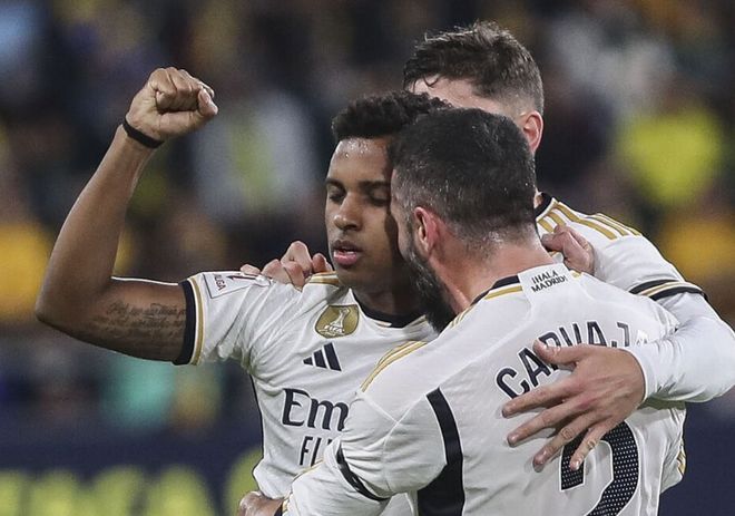 为了赢，你的面相都变了！ 贺希宁在底角用力使相，都快变成布克了