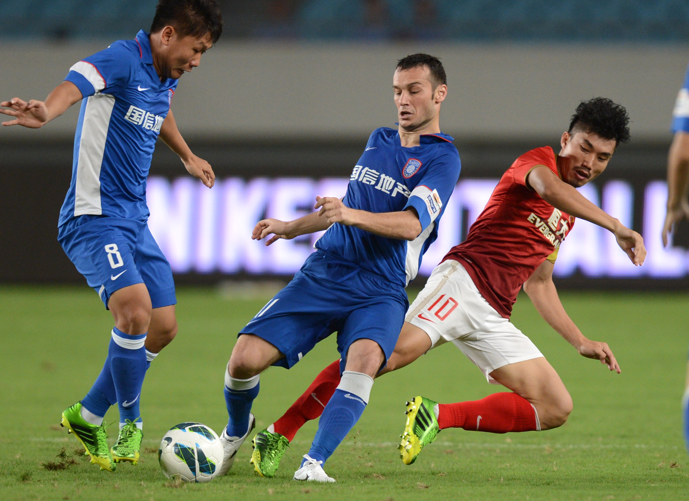 足球报：邵佳一有四大特质被认可，熟悉足协和国字号工作