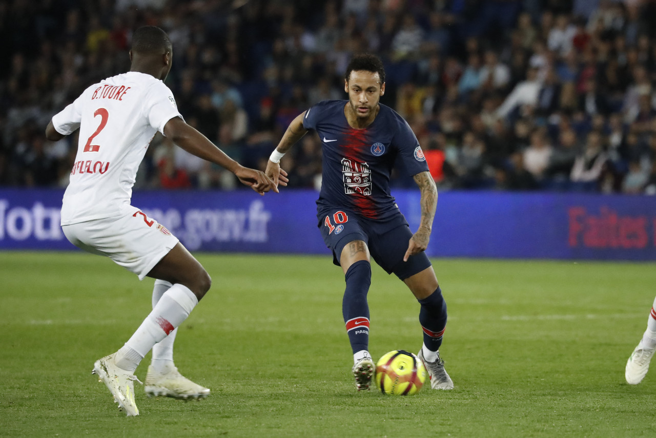 美洲杯男篮上演激烈对攻