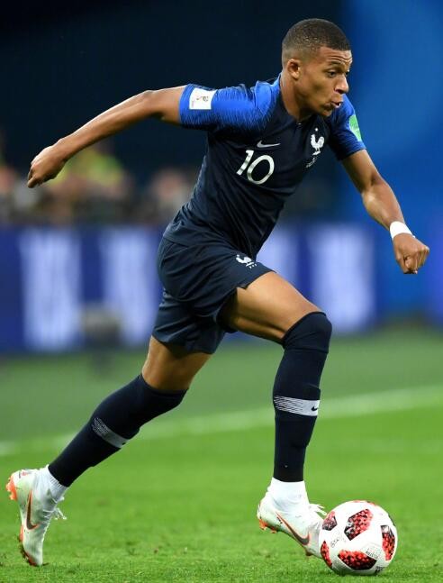 记者：莱比锡预计将接受纽卡对谢什科的9000万欧报价