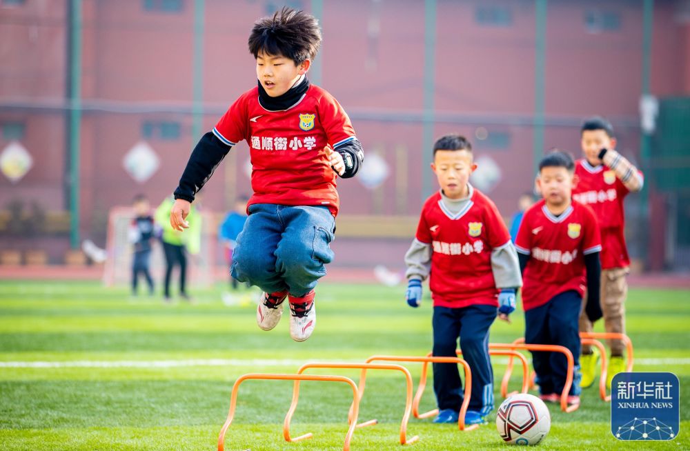 终极猜想来了：阿森纳掉链子无缘冠军VS英超夺冠，你选哪个？