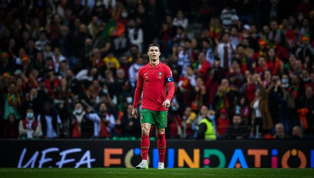 赫内斯：斯洛特对维尔茨的承诺没兑现；不续约穆勒是艰难决定