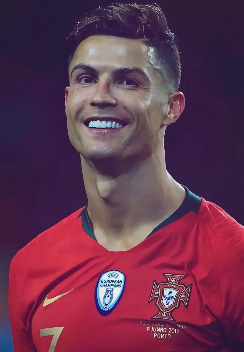 皇马战力全面评测：姆巴佩闪耀圣母大教堂，库尔图瓦再展门神风采